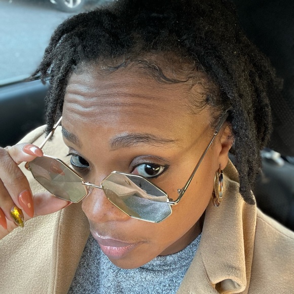 Meet your Posher, Kimberly - Picture 1 of 6